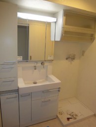 浴槽も洗い場も広げて快適に 浴槽も洗い場も広げて快適に